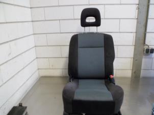Gebruikte Voorstoel rechts Mazda Premacy 1.8 16V Prijs € 50,00 Margeregeling aangeboden door Autobedrijf Brooks