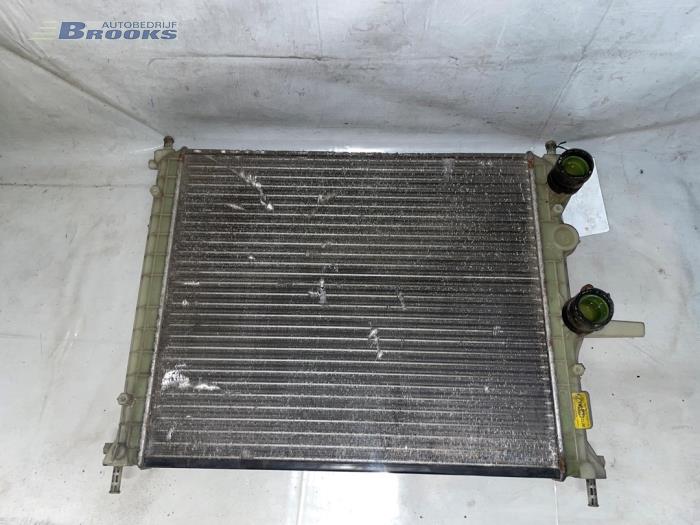Gebruikte Radiateur Fiat Multipla (186) 1.6 16V 100 SX,ELX Prijs € 15,00 Margeregeling aangeboden door Autobedrijf Brooks