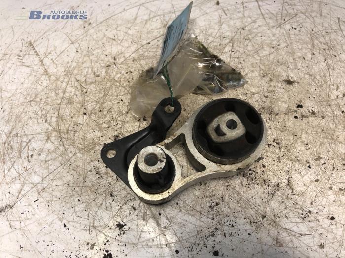 Gebruikte Versnellingsbak Steun Ford Fiesta 5 (JD/JH) 1.3 Prijs € 15,00 Margeregeling aangeboden door Autobedrijf Brooks