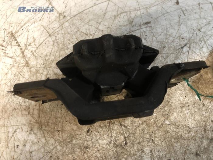 Gebruikte Versnellingsbak Steun Ford Fiesta 5 (JD/JH) 1.3 Prijs € 15,00 Margeregeling aangeboden door Autobedrijf Brooks