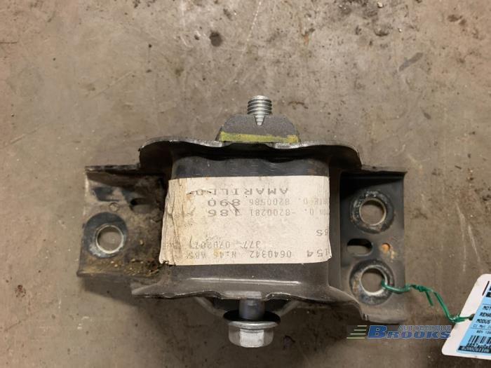 Gebruikte Motorrubber Renault Modus/Grand Modus (JP) 1.2 16V Prijs € 20,00 Margeregeling aangeboden door Autobedrijf Brooks
