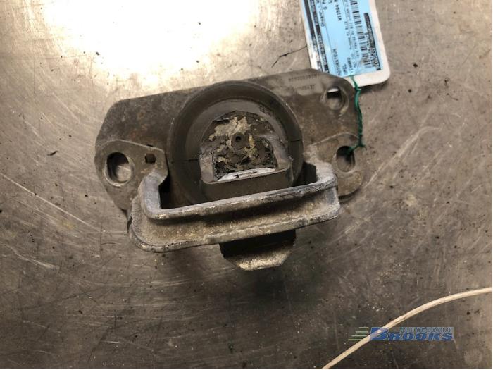 Gebruikte Motorrubber Opel Vivaro 1.9 DI Prijs € 20,00 Margeregeling aangeboden door Autobedrijf Brooks