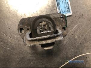 Gebruikte Motorrubber Opel Vivaro 1.9 DI Prijs € 20,00 Margeregeling aangeboden door Autobedrijf Brooks