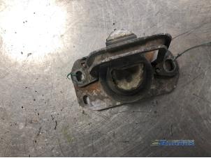 Gebruikte Motorsteun Opel Vivaro 1.9 DI Prijs € 20,00 Margeregeling aangeboden door Autobedrijf Brooks