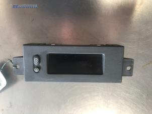 Gebruikte Display Interieur Opel Vivaro 1.9 DI Prijs € 20,00 Margeregeling aangeboden door Autobedrijf Brooks