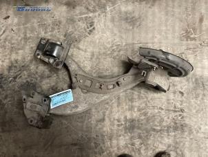 Gebruikte Triangel rechts-achter Lancia Lybra 1.8 16V VVT Prijs € 37,50 Margeregeling aangeboden door Autobedrijf Brooks