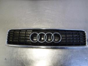 Gebruikte Grille Audi A4 Prijs op aanvraag aangeboden door Autobedrijf Brooks
