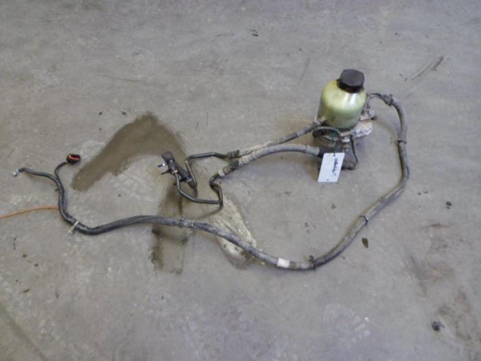 Gebruikte Servopomp Opel Astra H SW (L35) 1.7 CDTi 16V Prijs € 87,50 Margeregeling aangeboden door Autobedrijf Brooks