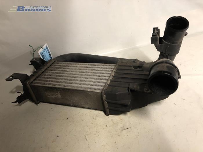 Intercooler van een Opel Astra H SW (L35) 1.7 CDTi 16V 2005
