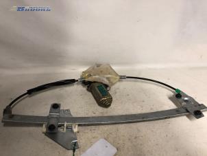 Gebruikte Raammotor Portier Volvo S40 (VS) 1.6 16V Prijs € 25,00 Margeregeling aangeboden door Autobedrijf Brooks