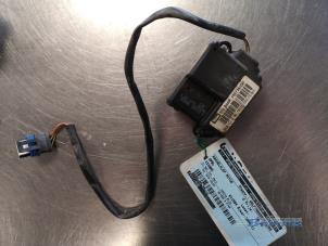 Gebruikte Kachelklep Motor Opel Vivaro 1.9 DI Prijs € 10,00 Margeregeling aangeboden door Autobedrijf Brooks