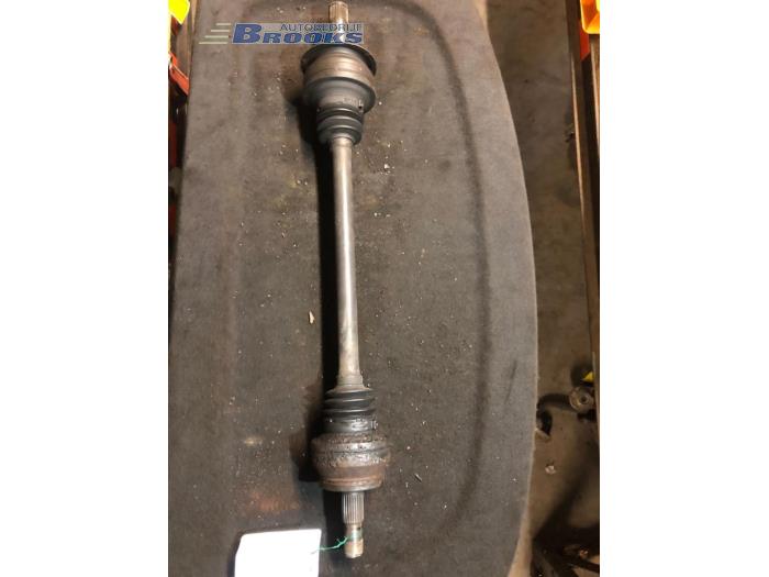 Gebruikte Aandrijfas rechts-achter Mercedes E (W211) 3.0 E-280 CDI V6 24V Prijs € 32,50 Margeregeling aangeboden door Autobedrijf Brooks