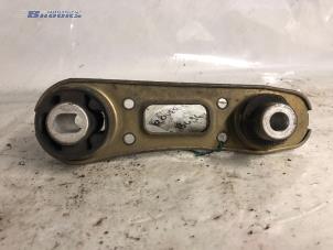 Gebruikte Motorrubber Renault Laguna II Grandtour (KG) 1.8 16V Prijs € 7,50 Margeregeling aangeboden door Autobedrijf Brooks