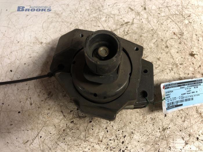 Gebruikte Motorrubber Renault Laguna II Grandtour (KG) 1.8 16V Prijs € 20,00 Margeregeling aangeboden door Autobedrijf Brooks