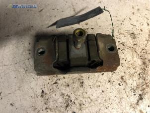 Gebruikte Versnellingsbak Steun Peugeot Boxer (230P) 2.5TD di 12V Prijs € 15,00 Margeregeling aangeboden door Autobedrijf Brooks