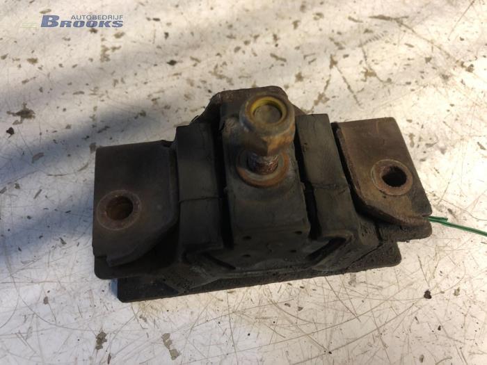 Gebruikte Motorsteun Peugeot Boxer (230P) 2.5TD di 12V Prijs € 15,00 Margeregeling aangeboden door Autobedrijf Brooks