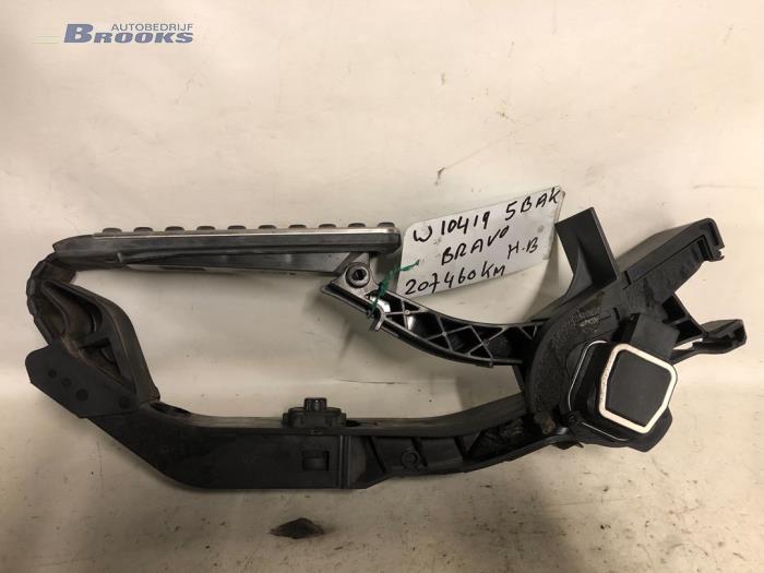 Gebruikte Gaspedaalpositie Sensor Mercedes E (W211) 3.0 E-280 CDI V6 24V Prijs € 50,00 Margeregeling aangeboden door Autobedrijf Brooks