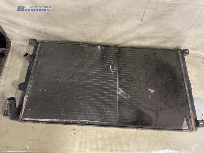 Gebruikte Radiateur Opel Movano Combi 2.5 DTI Prijs € 15,00 Margeregeling aangeboden door Autobedrijf Brooks