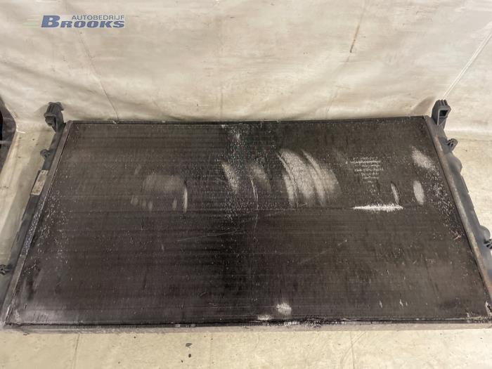 Radiateur van een Opel Movano Combi 2.5 DTI 2006