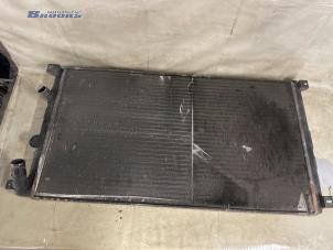 Gebruikte Radiateur Opel Movano Combi 2.5 DTI Prijs € 15,00 Margeregeling aangeboden door Autobedrijf Brooks