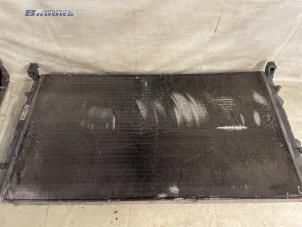 Radiateur van een Opel Movano Combi 2.5 DTI 2006