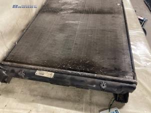 Radiateur van een Opel Movano Combi 2.5 DTI 2006