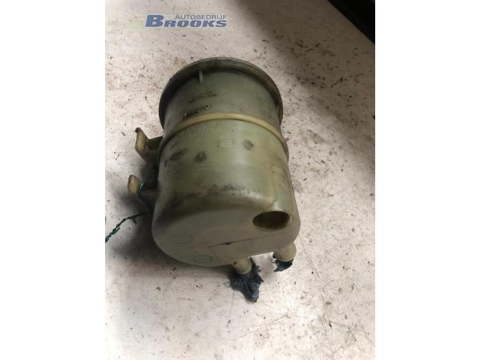 Gebruikte Servo Oliereservoir Opel Movano Combi 2.5 DTI Prijs € 10,00 Margeregeling aangeboden door Autobedrijf Brooks