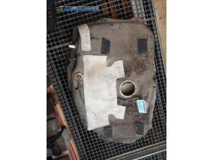 Gebruikte Brandstoftank Mazda 323 F (BA14) 1.8i GLX,GT 16V Prijs € 20,00 Margeregeling aangeboden door Autobedrijf Brooks