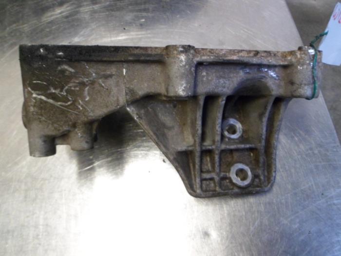 Gebruikte Motorsteun Iveco New Daily IV 40C15V, 40C15V/P Prijs € 20,00 Margeregeling aangeboden door Autobedrijf Brooks