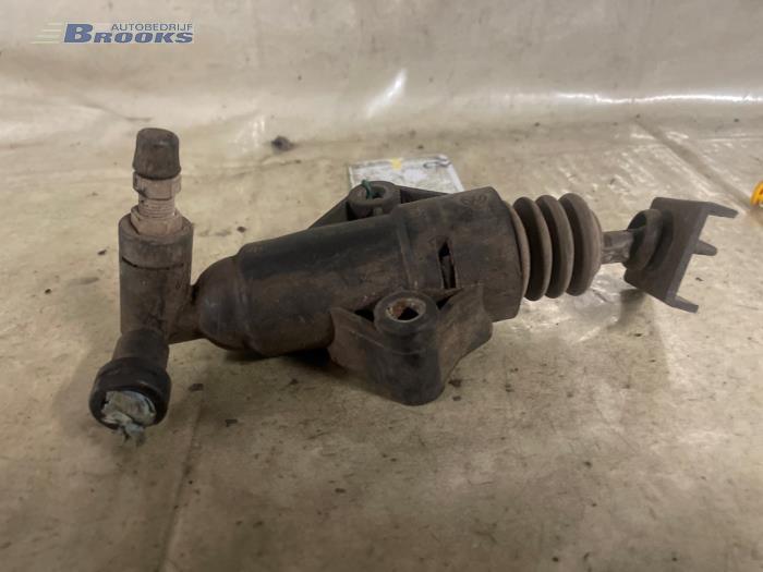 Gebruikte Koppeling Hulp Cilinder Volkswagen Caddy II (9K9A) 1.9 SDI Prijs € 15,00 Margeregeling aangeboden door Autobedrijf Brooks