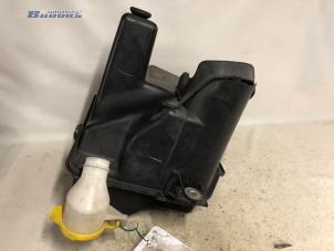 Gebruikte Luchtfilterhuis Chrysler Voyager Prijs € 15,00 Margeregeling aangeboden door Autobedrijf Brooks