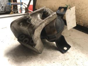 Gebruikte Motorrubber Mitsubishi Outlander (CU) 2.4 16V 4x2 Prijs € 20,00 Margeregeling aangeboden door Autobedrijf Brooks