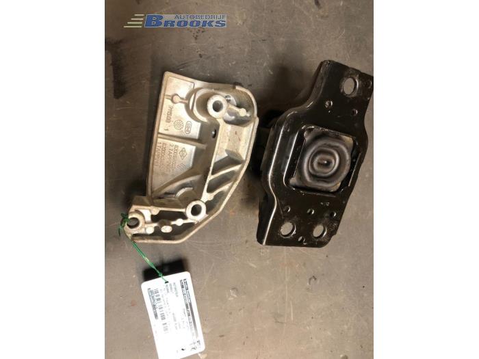 Gebruikte Motorsteun Renault Megane II (BM/CM) 1.6 16V Prijs € 30,00 Margeregeling aangeboden door Autobedrijf Brooks