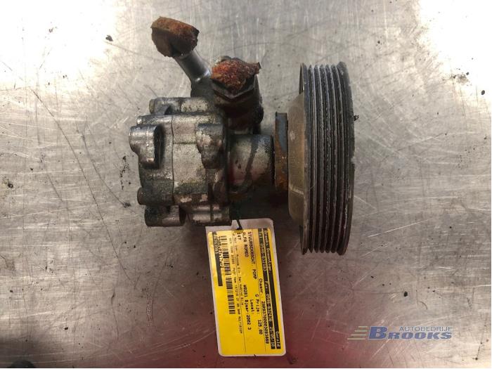 Gebruikte Pomp Servo Alfa Romeo 147 (937) 1.6 Twin Spark 16V Prijs € 15,00 Margeregeling aangeboden door Autobedrijf Brooks