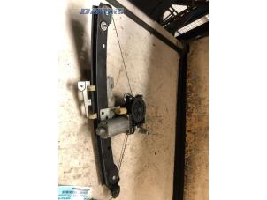 Gebruikte Raammotor Portier Volvo S60 I (RS/HV) 2.4 D5 20V Prijs € 50,00 Margeregeling aangeboden door Autobedrijf Brooks
