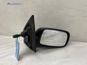 Gebruikte Buitenspiegel rechts Toyota Yaris (P1) 1.3 16V VVT-i Prijs € 10,00 Margeregeling aangeboden door Autobedrijf Brooks