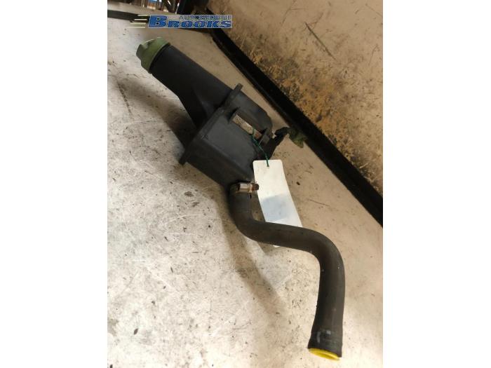 Gebruikte Servo Oliereservoir Seat Cordoba Facelift (6C2/6K2) 1.6 Prijs € 10,00 Margeregeling aangeboden door Autobedrijf Brooks