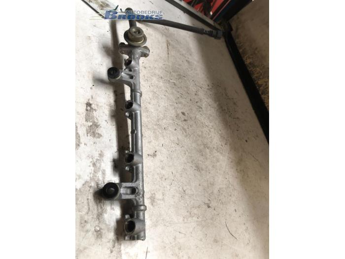 Gebruikte Verstuiver brug Toyota Yaris (P1) 1.3 16V VVT-i Prijs € 10,00 Margeregeling aangeboden door Autobedrijf Brooks