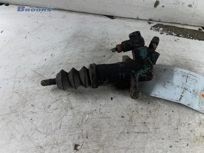 Gebruikte Koppeling Hulp Cilinder Mitsubishi Space Wagon (N3/N4) 2.0 GLXi 16V Prijs € 15,00 Margeregeling aangeboden door Autobedrijf Brooks
