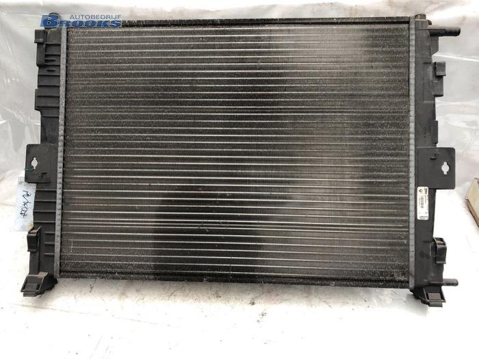 Gebruikte Radiateur Renault Megane II (BM/CM) 1.6 16V Prijs € 25,00 Margeregeling aangeboden door Autobedrijf Brooks