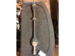 Gebruikte Steekas rechts-voor Hyundai Lantra/Elantra II 1.6i GLS 16V Prijs € 10,00 Margeregeling aangeboden door Autobedrijf Brooks