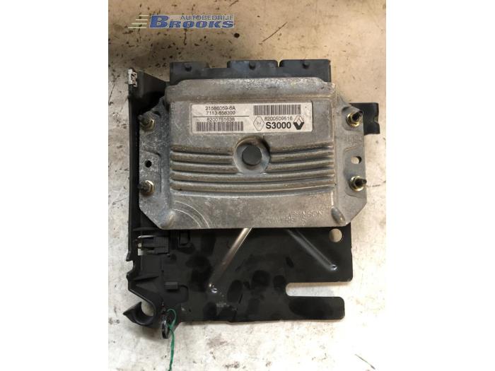 Gebruikte Computer Motormanagement Renault Megane II (BM/CM) 1.6 16V Prijs € 50,00 Margeregeling aangeboden door Autobedrijf Brooks