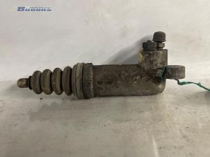 Gebruikte Koppeling Hulp Cilinder Audi 100 (C4) 2.3 E 5E Prijs € 10,00 Margeregeling aangeboden door Autobedrijf Brooks