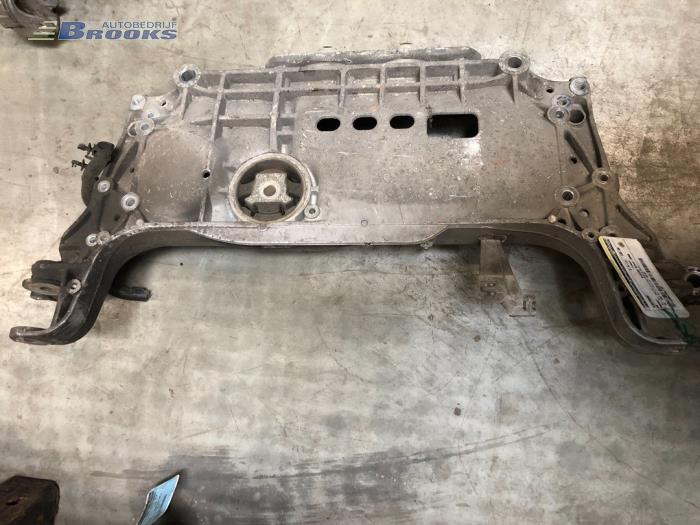 Gebruikte Subframe Volkswagen Passat (3C2) 2.0 TDI 16V 140 Prijs € 50,00 Margeregeling aangeboden door Autobedrijf Brooks
