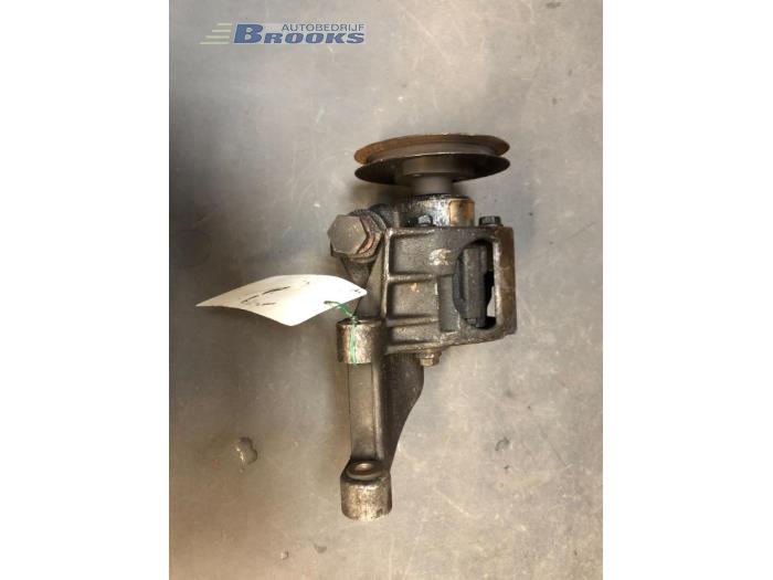 Gebruikte Servopomp Seat Cordoba Vario (6K5) 1.9 TDi Prijs € 15,00 Margeregeling aangeboden door Autobedrijf Brooks