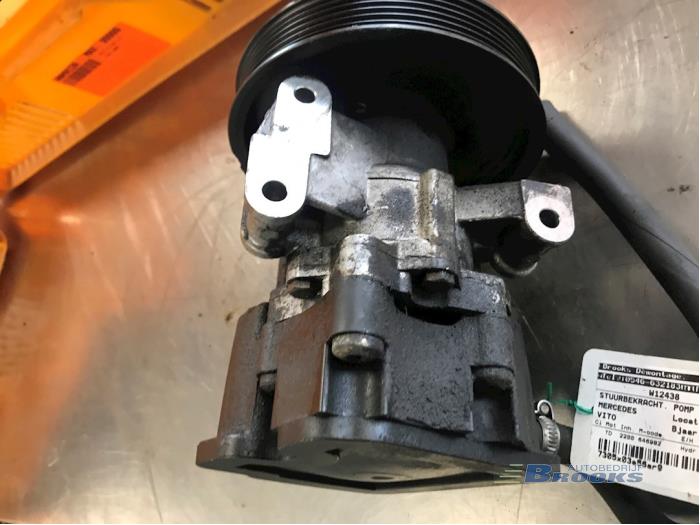Pomp Servo van een Mercedes-Benz Vito (639.7) 2.2 111 CDI 16V 2004
