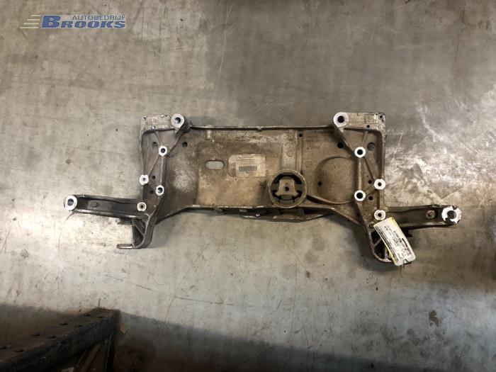 Gebruikte Subframe Volkswagen Touran (1T1/T2) 1.9 TDI 105 Prijs € 15,00 Margeregeling aangeboden door Autobedrijf Brooks
