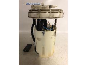 Gebruikte Tank element Pomp Fiat Stilo (192A/B) 1.9 JTD 115 Prijs € 20,00 Margeregeling aangeboden door Autobedrijf Brooks