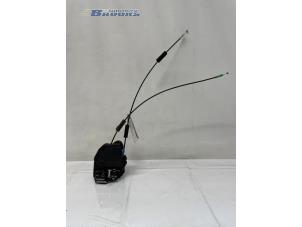 Gebruikte Portierslot Mechaniek 4Deurs rechts-achter Toyota Avensis (T27) 2.2 16V D-4D-F 180 Prijs € 25,00 Margeregeling aangeboden door Autobedrijf Brooks
