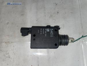 Gebruikte Vacuumpomp Elektrisch Deurvergrendeling Opel Astra G (F08/48) 1.6 16V Prijs € 10,00 Margeregeling aangeboden door Autobedrijf Brooks